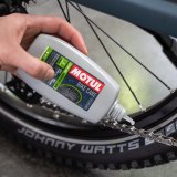 Pflegemittel auf Fahrradkette