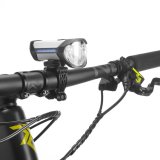 Eine Fahrradlampe am Lenker eines Fahrrads.