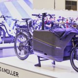 Ein Lastenrad auf dem Messestand der Firma ?Riese & Müller?.