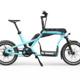 Freisteller eines Cargobikes in der Seitenansicht.