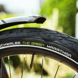 Detailaufnahme eines Fahrradreifens der Firma Schwalbe.