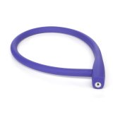 Ein lila Fahrradschloss