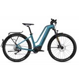Ein E-Bike mit tiefem Einstieg, Federgabel, Schutzblechen und Gepäckträger.