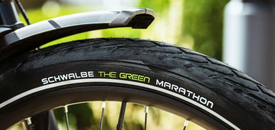 Detailaufnahme eines Fahrradreifens der Firma Schwalbe.