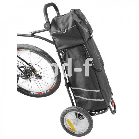 Ein Gepäck-Rack als Anhänger bietet vielerlei Transportmöglichkeiten. Hier sind die Taschen abnehmbar, stattdessen könnte der Cellokasten darauf festgezurrt werden.