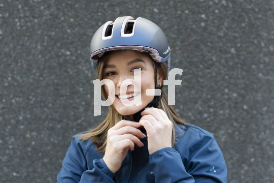 Neben der reinen Schutzfunktion bei Stürzen sind Passform und gute Bedienbarkeit wichtige Kriterien bei der Helmauswahl.