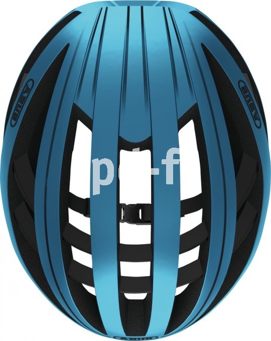 Sicherheit geht vor allem anderen, aber deswegen darf der Fahrradhelm gern auch eine schicke Farbe haben, wie etwa dieser "Aventor" von Abus in Steelblue. Das Auge radelt schließlich mit ...