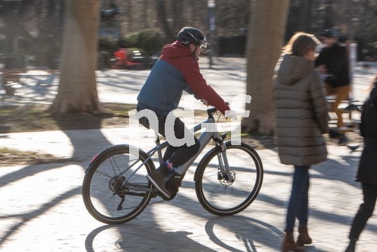 Umstieg auf ein E-Bike? Lange nicht Fahrrad gefahren und nun mit einem E-Bike wieder einsteigen? Gute Idee! Aber dazu sollten Sie sich auch ein Fahrsicherheitstraining gönnen: Mit Motor ist anders als ohne.