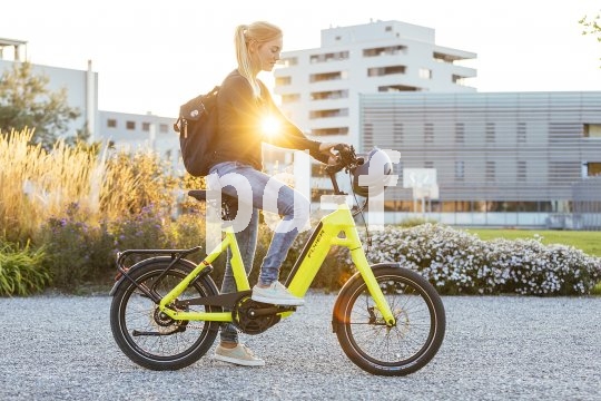 Kompakt-Bikes sind ideal für den städtischen Raum. Dieses Modell der Marke Flyer trumpft mit einem wartungsarmen Riemenantrieb auf.