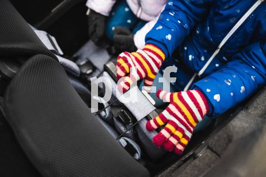 Im Cargobike von Ca Go können Kinder eigenständig die Sitze aufklappen. Kinder im Cargobike