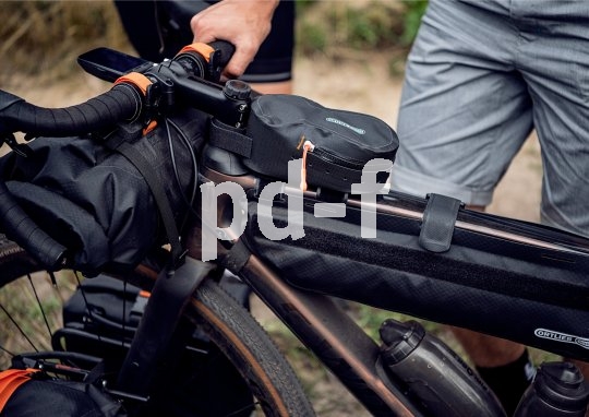 Zum Bikepacking gehört ein Satz rahmen- bzw. lenkerfester Packtaschen, die auch auf gröberem Untergrund nicht schwingen oder schlackern.