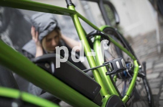 Bis zu 100 Dezibel laut ist die Alarmfunktion beim Faltschloss "Bordo Alarm" von Abus.