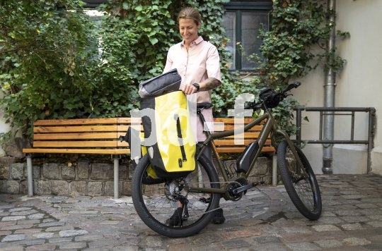 Taschenspezialist Ortlieb bringt zum Frühjahr 2020 leichte, flexible Einsätze für seine Packtaschen auf den Markt. Das Dreierset "Packing Cubes" schafft mit 2x6 und 1x5 Liter Stauraum (jeder mit Zwei-Wege-Reißverschluss und Netzeinsätzen) Ordnung im Gepäckabteil.