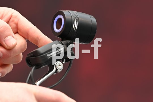 Dieser Frontscheinwerfer folgt dem Kurvenverlauf, er "blickt in die Kurve" und sorgt so für weitere Sicht voraus und mehr Sicherheit.