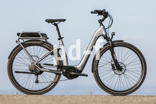 Ein Pedelec für den Nah- und Umgebungsbereich: niedriger Durchstieg, aufrechte Sitzposition, kraftvoller Motor. Mit diesem Modell der Firmsa Flyer werden neue Ziele erreichbar. Und bekannte Wege kürzer - gefühlt zumindest.