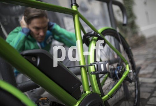 Bis zu 100 Dezibel laut ist die Alarmfunktion beim Faltschloss "Bordo Alarm" von Abus.