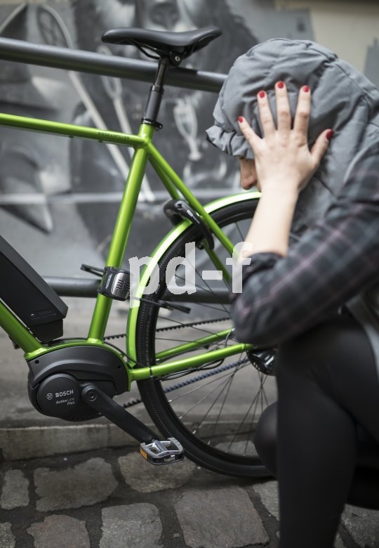 Bis zu 100 Dezibel laut ist die Alarmfunktion beim Faltschloss "Bordo Alarm" von Abus.