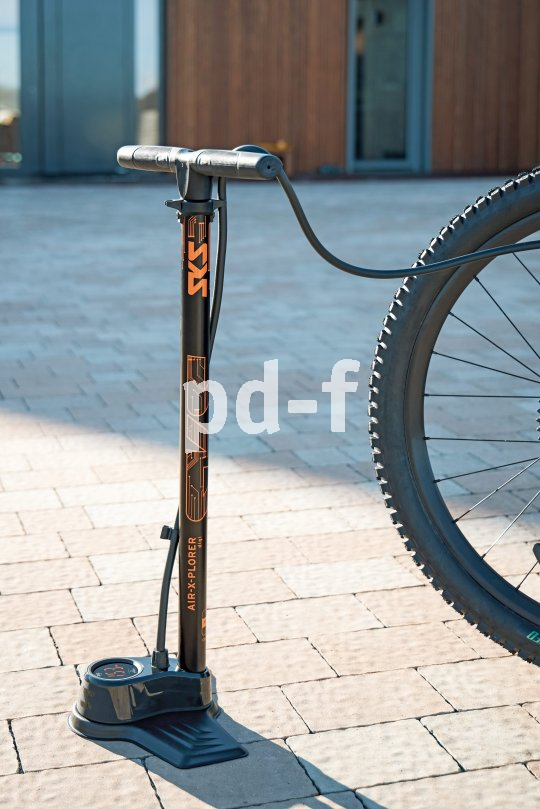 Standpumpe an Fahrrad