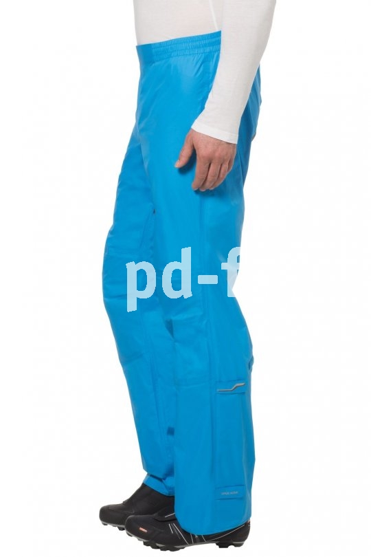 Gute Passform und großzügige Reißverschlüsse sind wichtige Features einer Regenhose für das Radfahren.