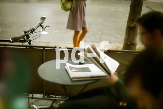 Ergonomisch kann auch chic: Lenkergriffe mit verbreiterter Handballenauflage müssen nicht nur ein Genuss für die Hände bleiben. In den Fahrtpausen dürfen auch die Augen schwelgen.