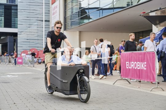 Die Bildunterschrift wird in Bälde eingefügt. Sie können uns aber gern auch per E-Mail oder Telefon kontaktieren, wir helfen gerne weiter.