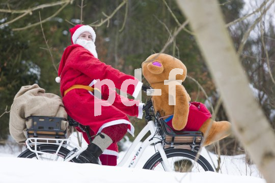 Auch der Weihnachtsmann ist längst aufs E-Bike umgestiegen - man wird ja nicht jünger, und die Rentierhaltung ist doch sehr teuer.
