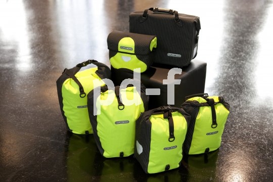 Diese komplett reflektierenden Taschen wenden sich an Reiseradler, die öfter mal in die Nacht hinein fahren; ebenso an Berufspendler, die auch in Herbst und Winter mit dem Rad unterwegs sind.