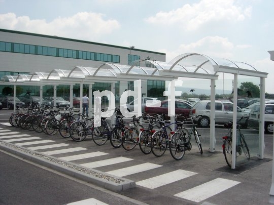 Überdachte Abstellanlagen sind kein zu vernachlässigender Faktor, wenn es darum geht, Mitarbeiter zu motivieren, mit dem Rad zur Arbeit zu kommen.