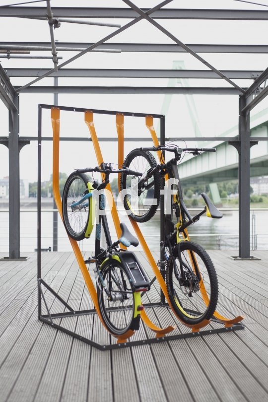 Im den Maße, wie Radfahren im Alltag wieder stärker verbreitet ist, wächst auch der Bedarf an funktionalen Abstellanlagen.