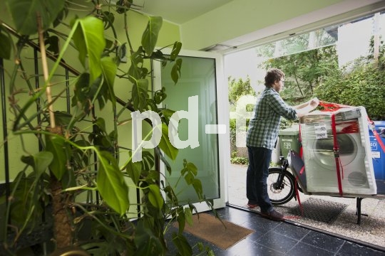 Zwar kann man mit dem Lastenrad den Einkauf bis zur Türe fahren, aber ein bisschen Schleppen über die Treppen ist anschließend doch angesagt.