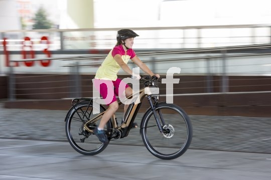 Das "Goroc 2" von Hersteller Flyer ist als Crossover-Mountainbike konzipiert. Antriebsunterstützung kommt vom Panasonic-Mittelmotor GX Ultimate; Gepäckträger, Schutzbleche und Licht gehören zur Ausstattung.