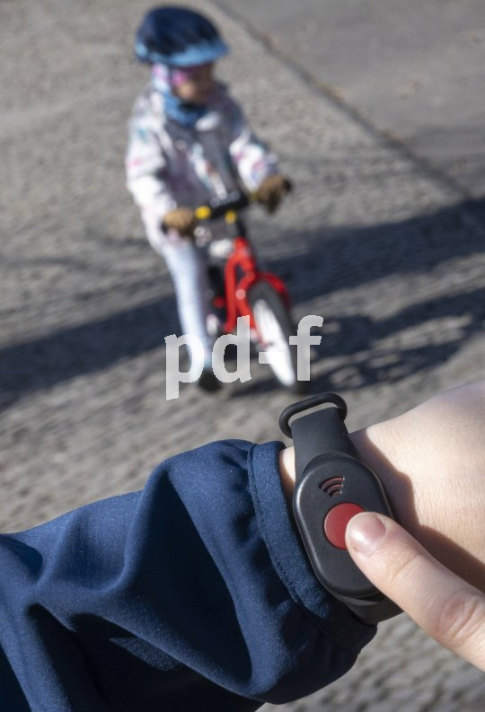 Kinder im Laufradalter sind oft schnell unterwegs, haben ihr Umfeld aber noch nicht im Blick. Da ist es gut, eine ferngesteuerte Bremse an Bord zu wissen. "Mystopy" ist für Laufräder von Puky konzipiert und wird drahtlos ausgelöst.