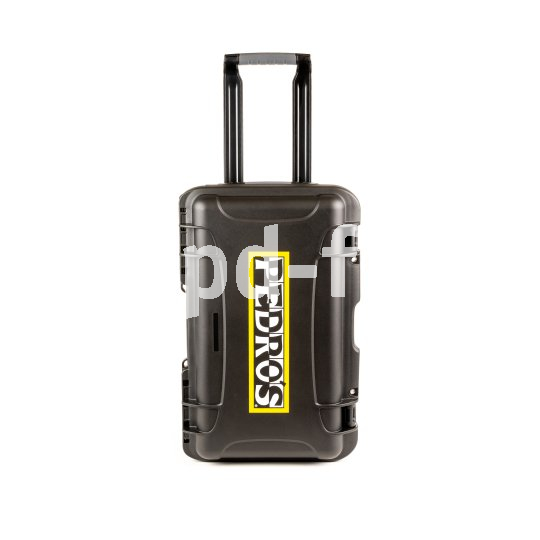 Freisteller eines geschlossenen Werkzeugrollkoffers.