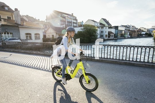 Kompakt-Bikes sind ideal für den städtischen Raum. Dieses Modell der Marke Flyer trumpft mit einem wartungsarmen Riemenantrieb auf.