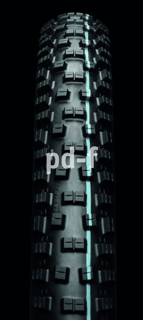 Bei den aktuellen MTB-Reifen von Schwalbe stehen farbige Linien für die unterschiedlichen "Addix"- Gummimischungen von extrem griffig bis superschnell. Blau steht für "Speedgrip": hoher Offroad-Grip bei geringem Rollwiderstand.