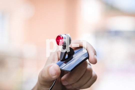 Ein Licht muss nicht groß sein, damit man in der Dunkelheit gesehen werden kann.