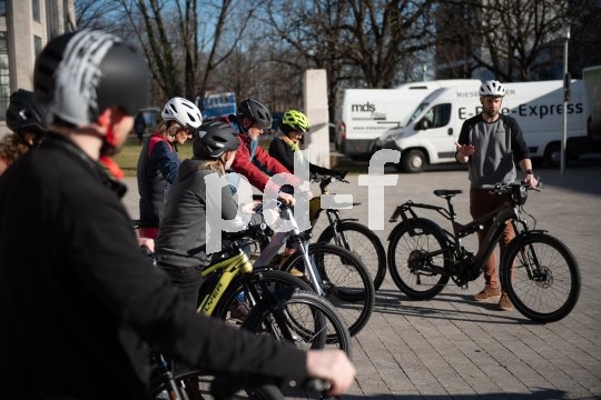 Die Bildunterschrift wird in Bälde eingefügt. Sie können uns aber gern auch per E-Mail oder Telefon kontaktieren, wir helfen gerne weiter.