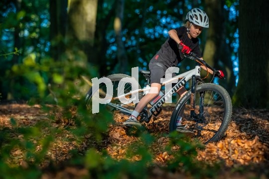 So ein Mountainbike für Kinder bzw. Jugendliche bietet jede Menge Herausforderungen, an denen es sich prima wachsen lässt.