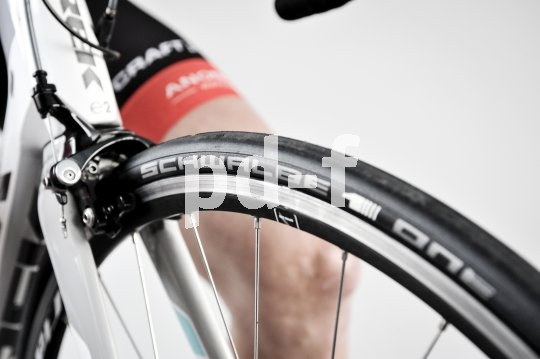 Hochwertige Rennradreifen vereinen scheinbar widersprüchliche Eigenschaften: Sie sind gleichzeitig leicht und pannensicher, haftstark und abriebfest.