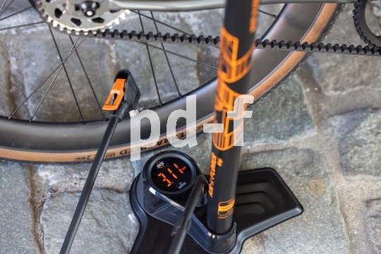 Fahrradpumpe mit Fahrradreifen