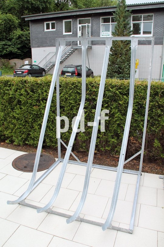 Raumsparende Abstellanlegen sind etwa vor Schulen oder Betrieben mit fahrradfreudiger Belegschaft gefragt.