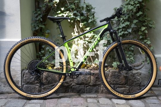 Hersteller Stevens setzt mit dem Modell "Sonora" auf Weltcup-Technik zum günstigen Preis. Das Carbon-Hardtail mit 29er-Reifen kommt zum Frühjahr in vier Rahmengrößen auf den Markt.