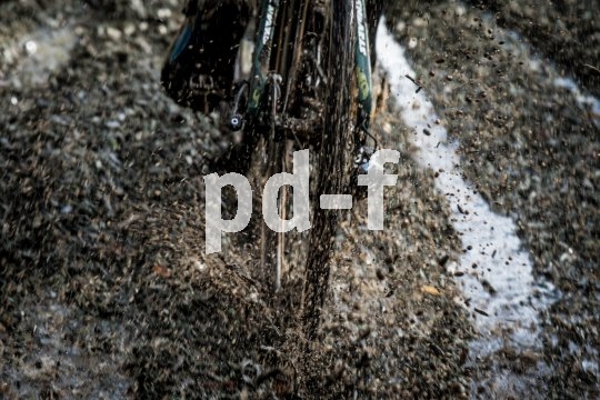 Dreck und Matsch gehören zum Cyclocross-Training dazu.