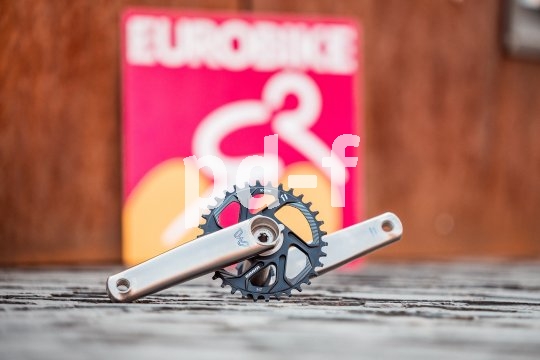 Die Titan-Tretkurbel "Eewings" von Cane Creek ist edel, leicht und insbesondere auch im harten Mountainbike-Einsatz länger haltbar als ihre Pendants aus Carbon.