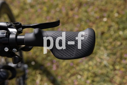 Detailaufnahme eines Lenkergriffes von oben.