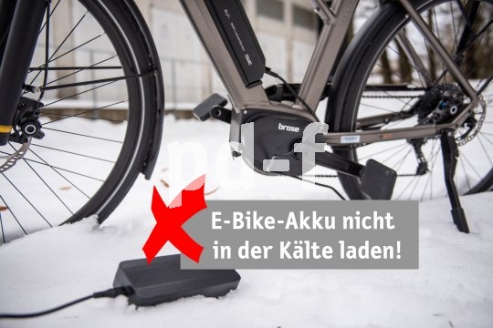 E-Bike-Akkus sollten am Besten bei Zimmertemperatur geladen werden. Keinesfalls bei Minusgeraden.