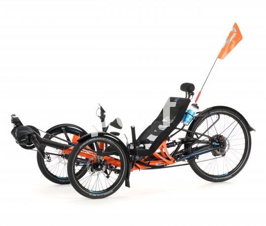 Der Liegeradhersteller HP Velotechnik steigt mit der "Special Edition"-Reihe erstmals in die Trike-Serienfertigung ein. Angeboten werden zwei Tourenmodelle ohne, sowie je zwei Komfort- und sportliche Pendlermodelle mit E-Unterstützung. Vorteile: schnellere Lieferbarkeit und günstigere Preise.