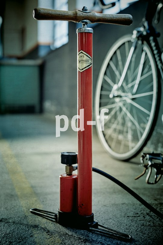 Von 1966 bis heute ein Klassiker, immer wieder überabeitet, immer auf der Höhe der Zeit: der Rennkompressor von SKS. Kaum wegzudenken aus dem Radsport.