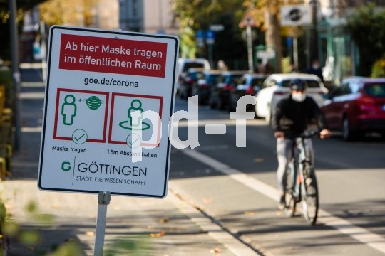 Die Virenbremse schützt auch vor Straßenstaub und fliegendem Getier: Mund-Nasen-Schutz im urbanen Radverkehr.