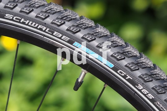 Ganzjahresreifen eignen sich für nahezu alle Konditionen und empfehlen sich daher besonders für Pendler, die auch im Winter nicht auf ihr Rad verzichten wollen.